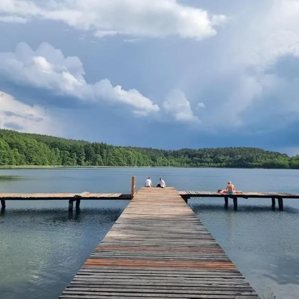 Ośrodek La La Las - domki letniskowe w lesie nad jeziorem，位于Bytnica的酒店