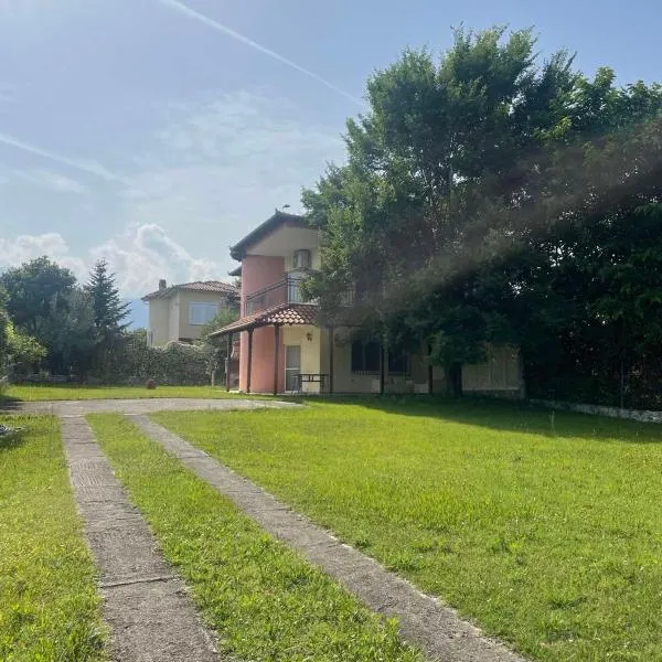 To Rodakino，位于里托楚伦的酒店