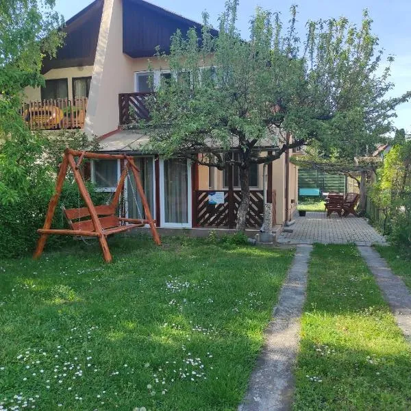 Tavasz apartman，位于Buzsák的酒店