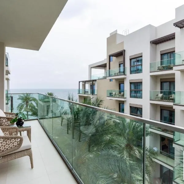 Capital Stay- Private Two Bed Apartment - The Address Beach Resort Residences Fujairah，位于富查伊拉的酒店