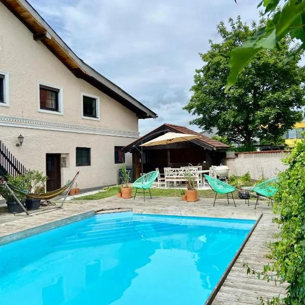 Bäckerhaus - Wohnung mit Pool und Garten，位于格蒙登的酒店