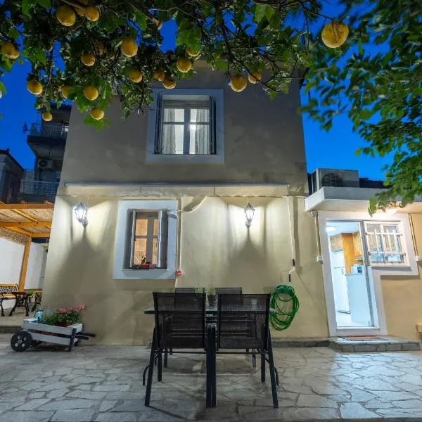 Spacious Home with Yard, Mytilene Lesvos，位于Panagioúda的酒店