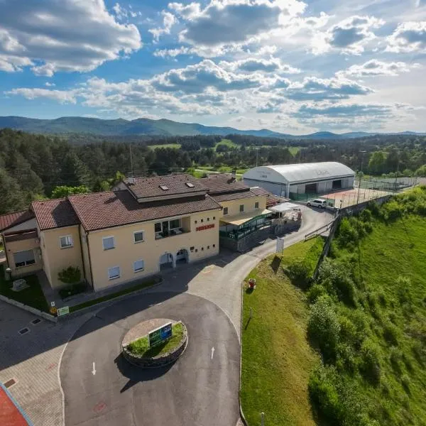 帕特里克住宿加早餐旅馆，位于Črni Kal的酒店