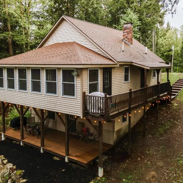 Waterfront Sebec Lake Home with Yard and Fire Pit，位于Dover-Foxcroft的酒店