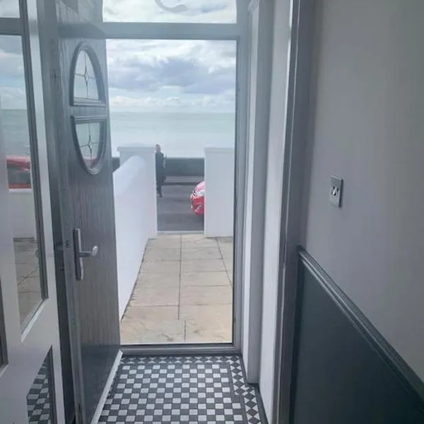 Seafront folkestone Sandgate channel tunnel - 5 star property Sleeps 12，位于福克斯通的酒店