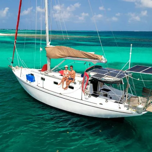 San Blas Sailing Experience With Us!，位于Isla Wichitupo Grande的酒店