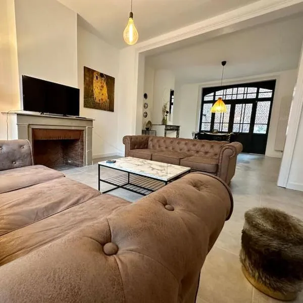 maison 22 couchages prox gare et centre Max 10 chambres，位于里尔的酒店