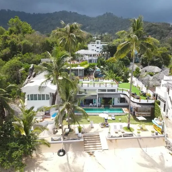The Rock Samui Beachfront Villa，位于拉迈的酒店