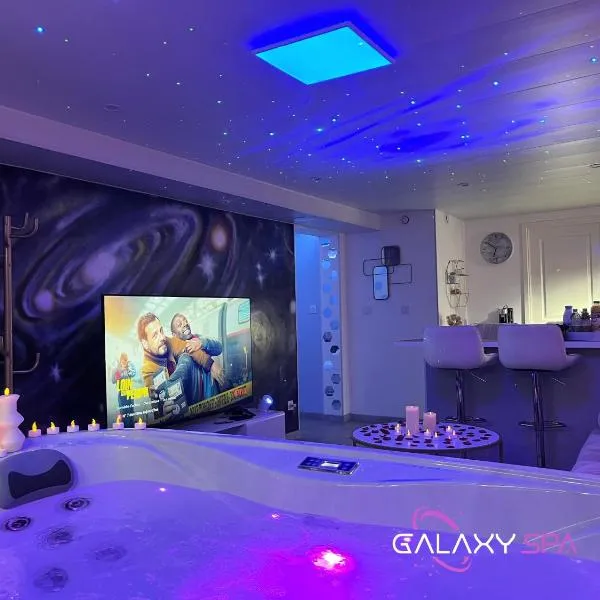 GALAXY SPA - Suite Mercure Jacuzzi Privatif，位于Champigneulles的酒店