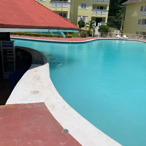 Cozy Apartment at Mystic Ridge Ocho Rios，位于欧丘里欧的酒店