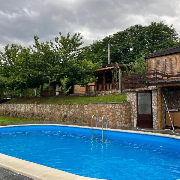 Rustic Heaven Ostrožac Cottage houses，位于Jablanica的酒店