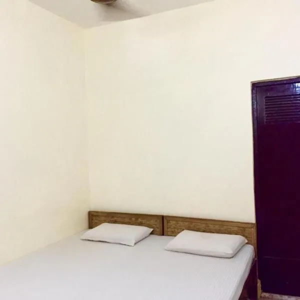 GRG Shanti Guest House Varanasi Near Manikarnika Ghat，位于瓦拉纳西的酒店