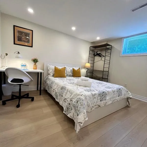 BRAND NEW PRIVATE room with EXCLUSIVE Bathroom，位于多伦多的酒店
