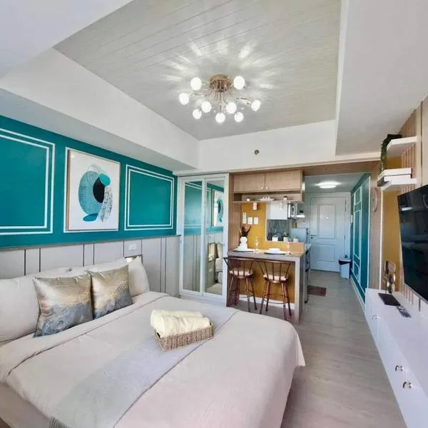 Casa Verde Studio at Azure North by THE BALI CORNER AT AZURE NORTH, Stylish, Spacious Balcony with Beautiful View of Mt Arayat，位于圣费尔南多的酒店