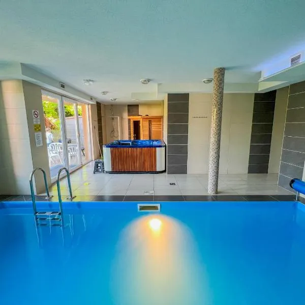 Relax Prémium Wellness Apartman，位于希欧福克的酒店