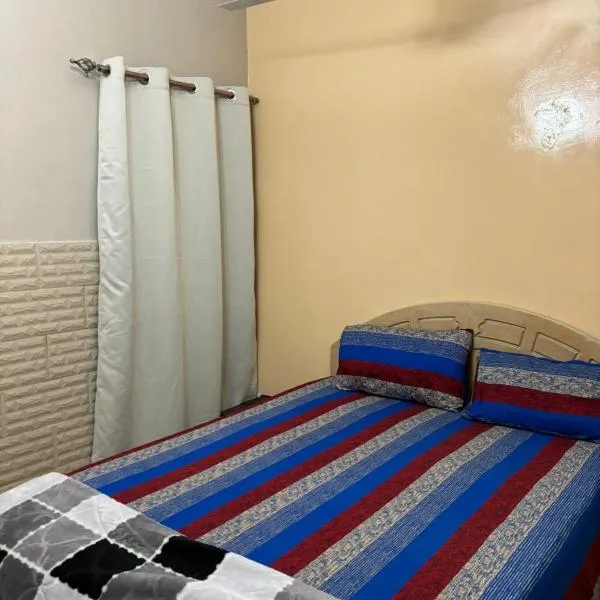 Fully Furnished bedroom with shared bathroom in a villa sharjah，位于沙迦的酒店