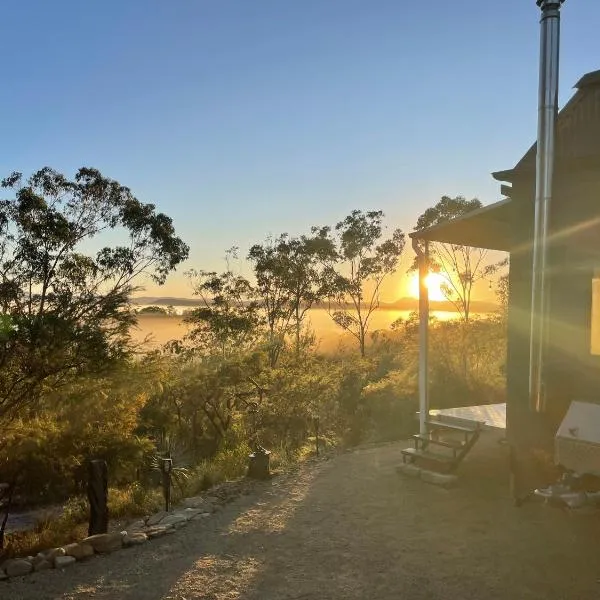 Romantic getaway SummerHill Tiny，位于Wattagong的酒店