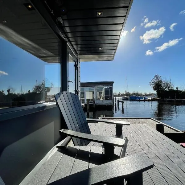 Poellodge, Luxe houseboot met zonnig terras，位于阿斯米尔的酒店