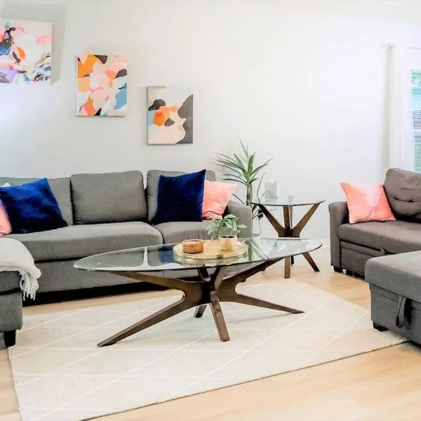 Pet-friendly 3 BR Modern Space, 5 min to Downtown，位于圣奥古斯丁的酒店