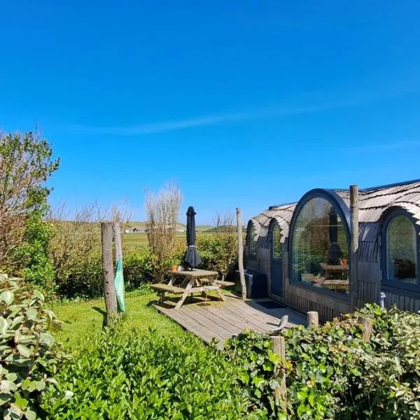 Tiny House De Boet, in Natuurgebied en vlakbij het Strand，位于卡兰茨奥赫的酒店