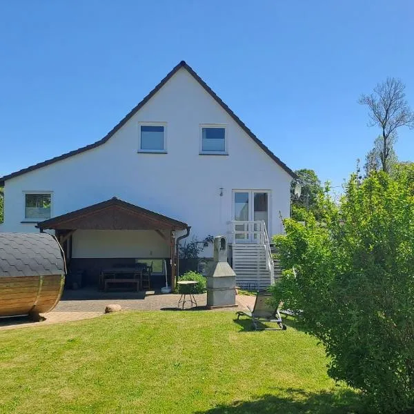 Villa Strandräuber，位于Zudar的酒店