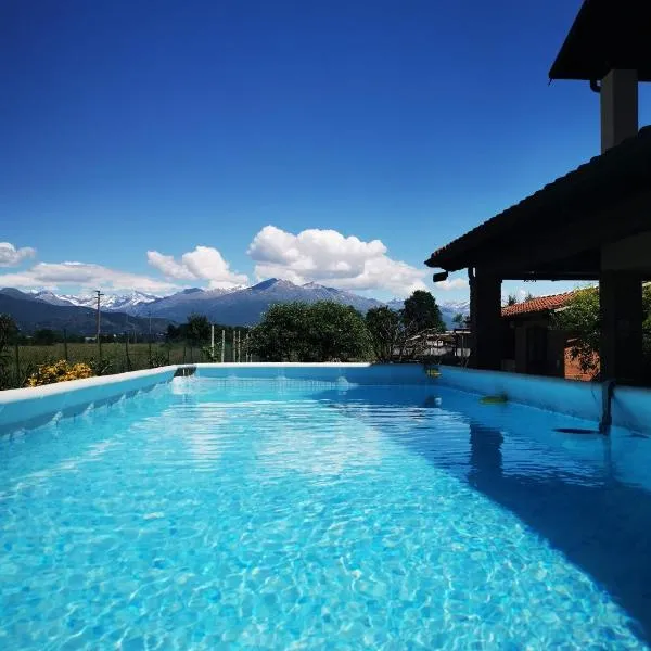 Orto del pettirosso Appartamento con piscina privata e BBQ，位于Front的酒店