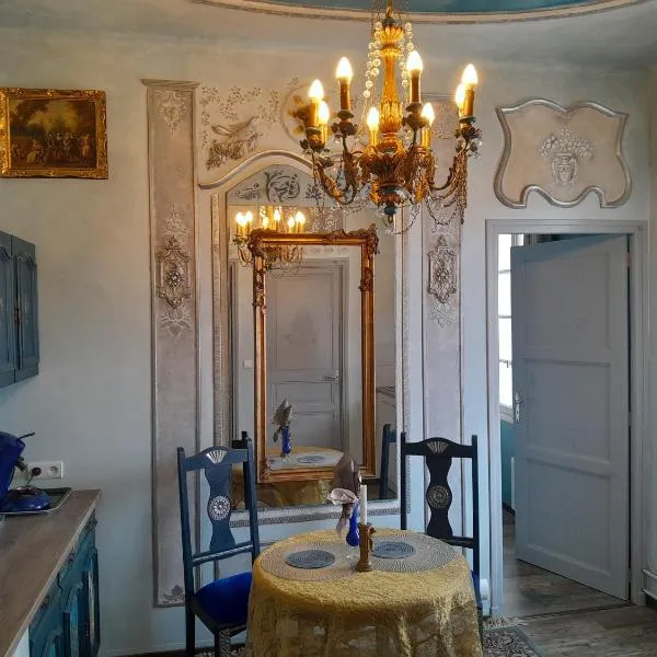 Penthouse en bleu royal，位于Montalba-le-Château的酒店