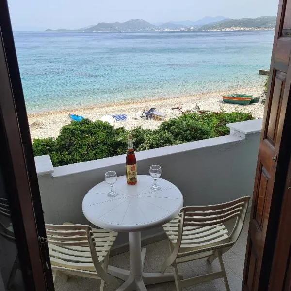 Beach House Antonis，位于Valeontádes的酒店