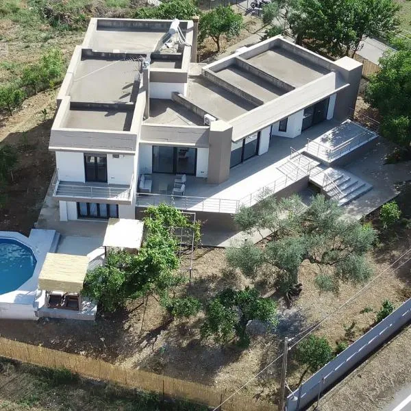 Terra Nova Luxury Villa，位于米斯特拉斯的酒店