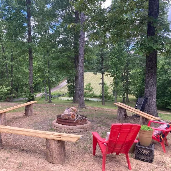 The Willow Family Friendly country cabin Red River Gorge，位于Slade的酒店