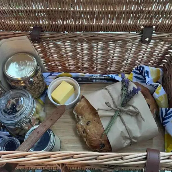 Wattle Creek Studio with Breakfast Basket，位于Amberley的酒店