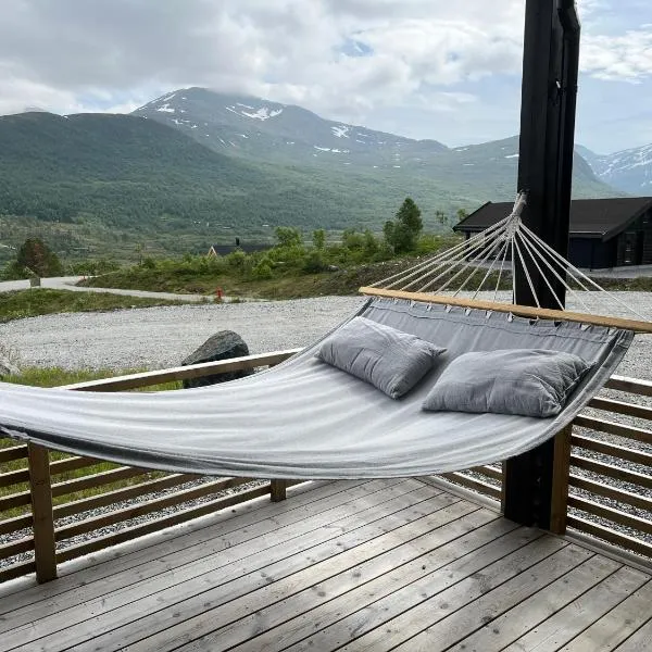 Modern spacious and beautiful view Perfect for exploring mountains and fjords，位于Sjøholt的酒店