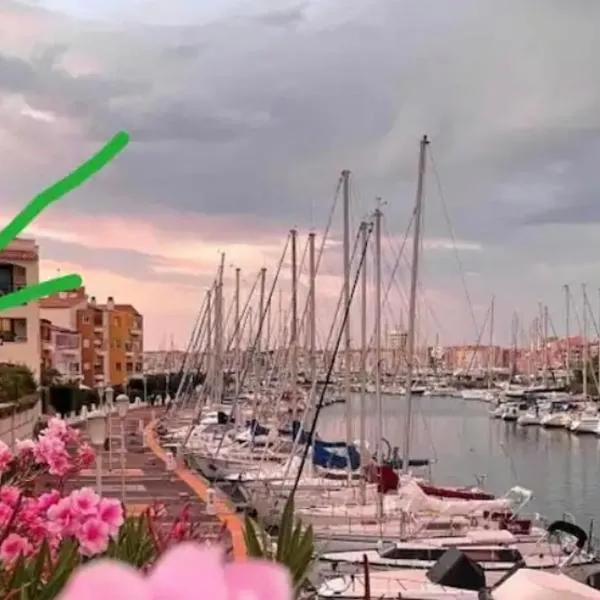 Cap D 'Agde Studio cabine 5 personnes, vue chenal，位于阿格德角的酒店