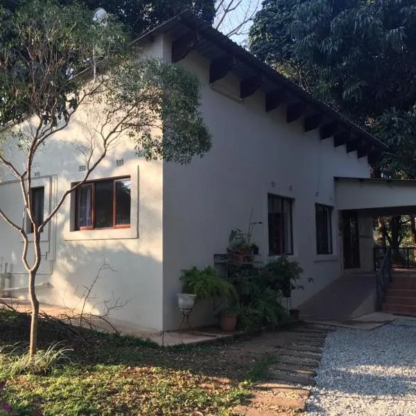 Lowveld Sleepover，位于察嫩的酒店