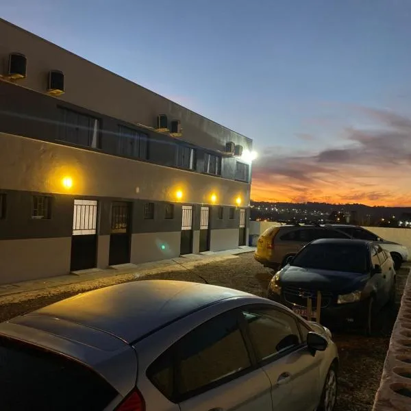 Loft BR 282 próximo ao shopping com Ar-condicionado，位于拉热斯的酒店