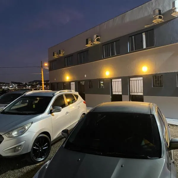 Loft BR 282 próximo ao shopping com Ar-condicionado，位于拉热斯的酒店