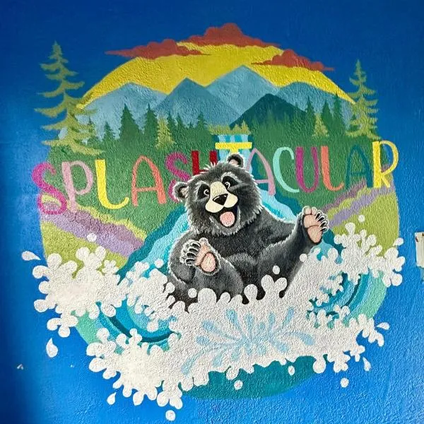Splashtacular: Indoor Pool~Gorgeous Views~HotTub~GameRoom~Resort，位于加特林堡的酒店