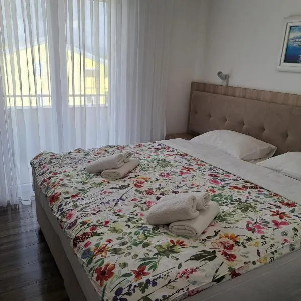 Rooms & Apartment Mama Mia，位于马林斯卡的酒店