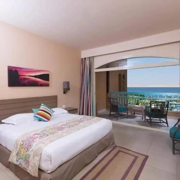 Byoum Lake Side Hotel Room, Tunis Village, Fayoum，位于Qaryat at Ta‘mīr as Siyāḩīyah的酒店
