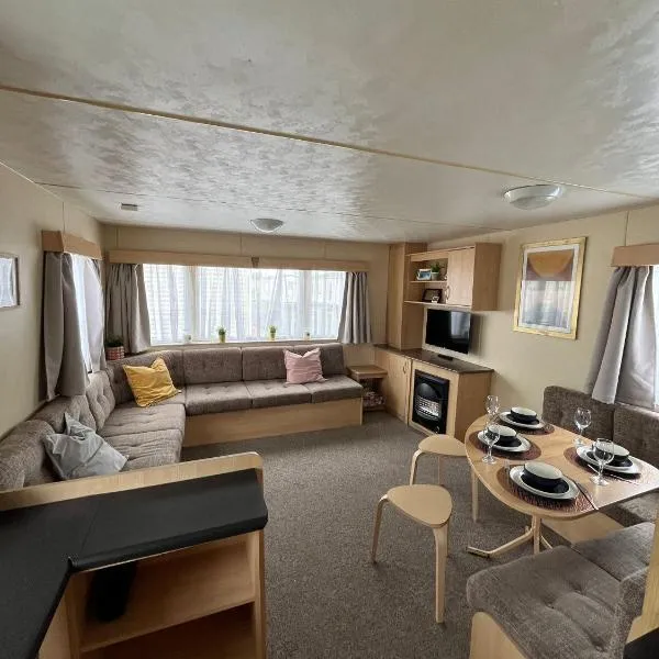 8 Berth Holiday Home at St Osyth Holiday Park，位于Jaywick Sands的酒店