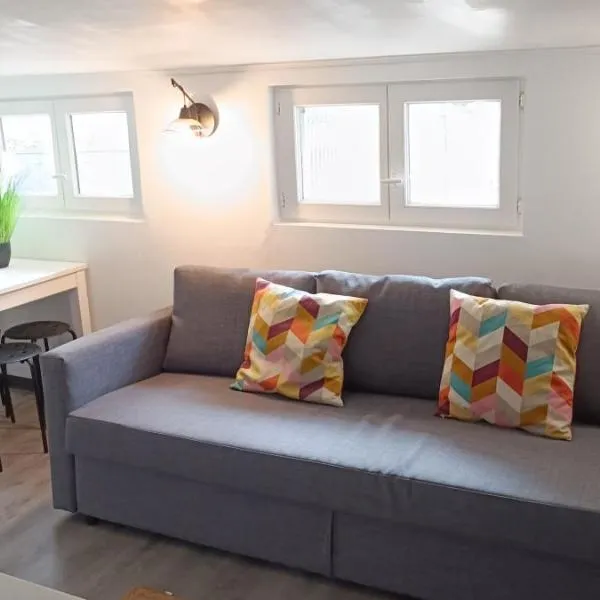 Mobil home 6 pers - camping Les Arbouses - clim terrasse plancha，位于勒卡斯特雷特的酒店