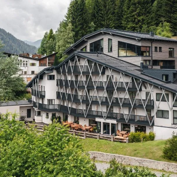 Arpuria l hidden luxury mountain home - ADULTS FRIENDLY，位于Schnann的酒店