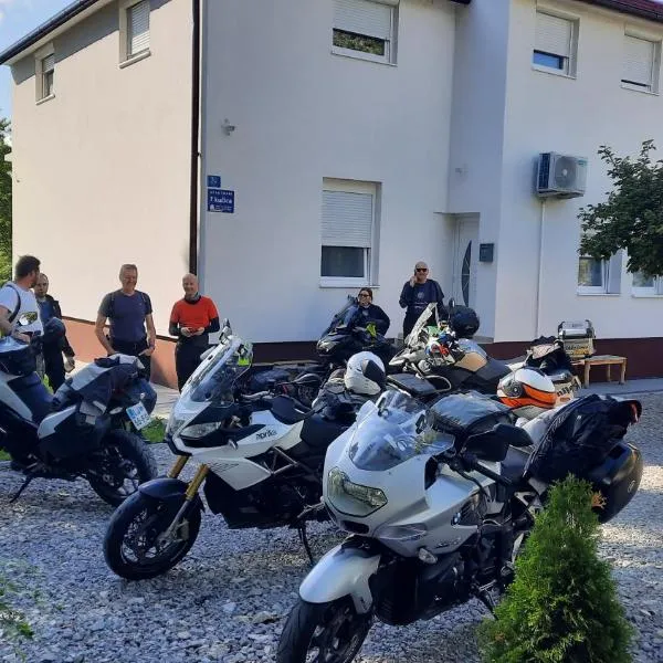 7 Kućica，位于利夫诺的酒店