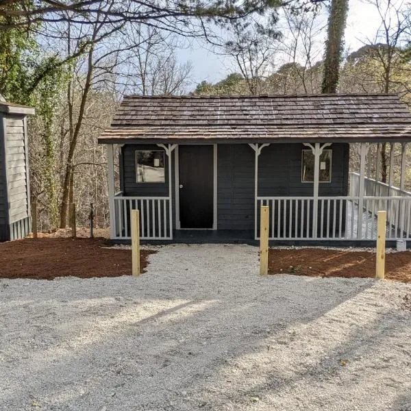 Adventure Cabin 5 - King w Private Hot Tub，位于尤里卡斯普林斯的酒店