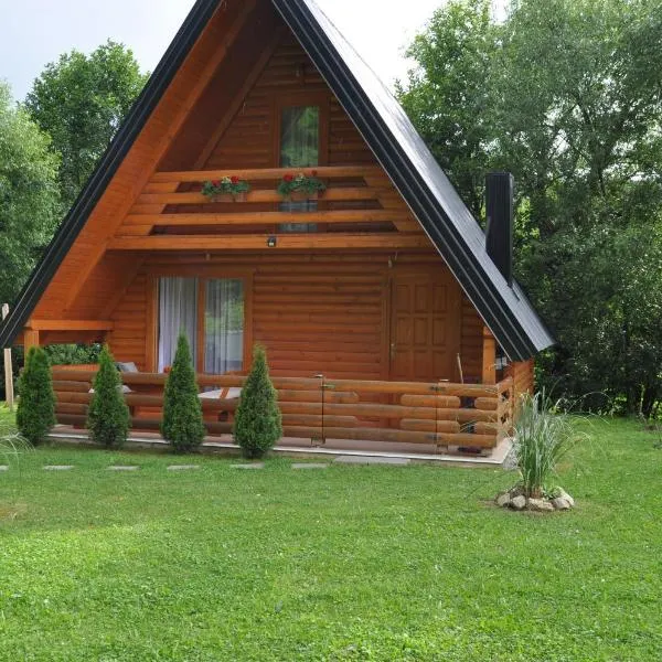 Nadiaa Wood House，位于伊利扎的酒店