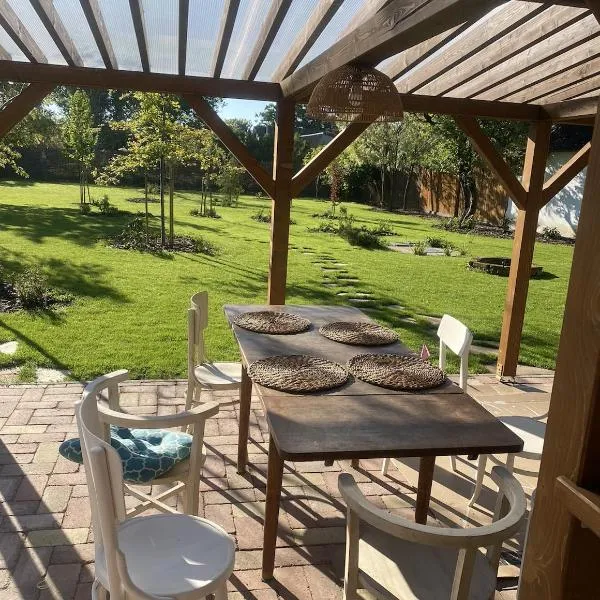 Szarvas és Bagoly Kalandház，位于索尔沃什的酒店