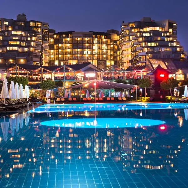 Limak Lara Deluxe Hotel & Resort Antalya，位于拉瑞的酒店