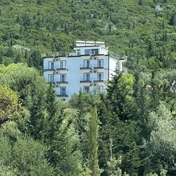 Season Inn，位于德尔米的酒店