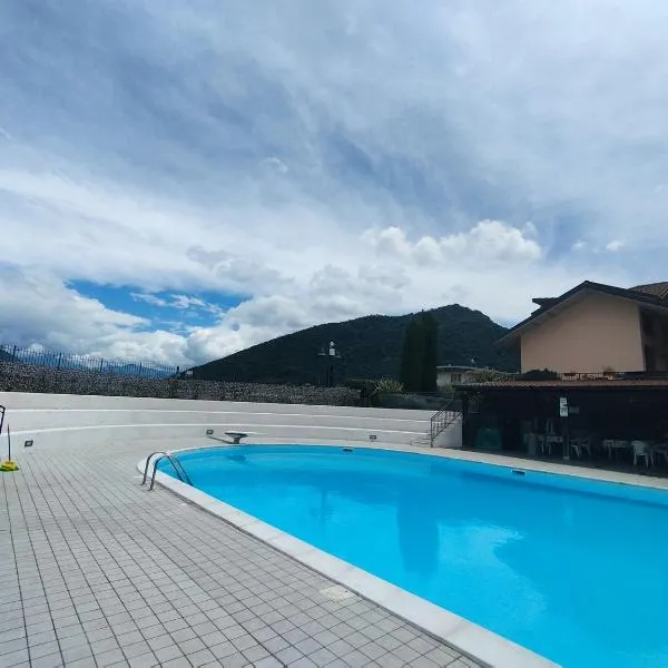 Residence con piscina Iseo Lake，位于帕拉蒂科的酒店