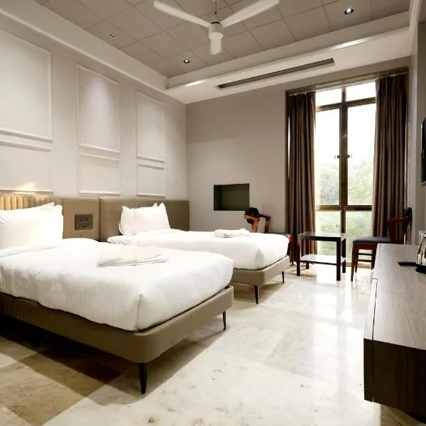 Hotel Statusinn, Ichalkaranji，位于Ichalkaranji的酒店